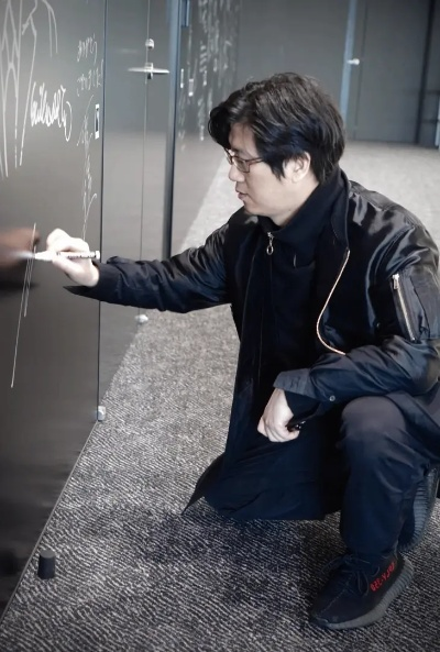 冯骥金亨泰微博互关：星刃幕后大揭秘，幕后操盘手竟是好友？